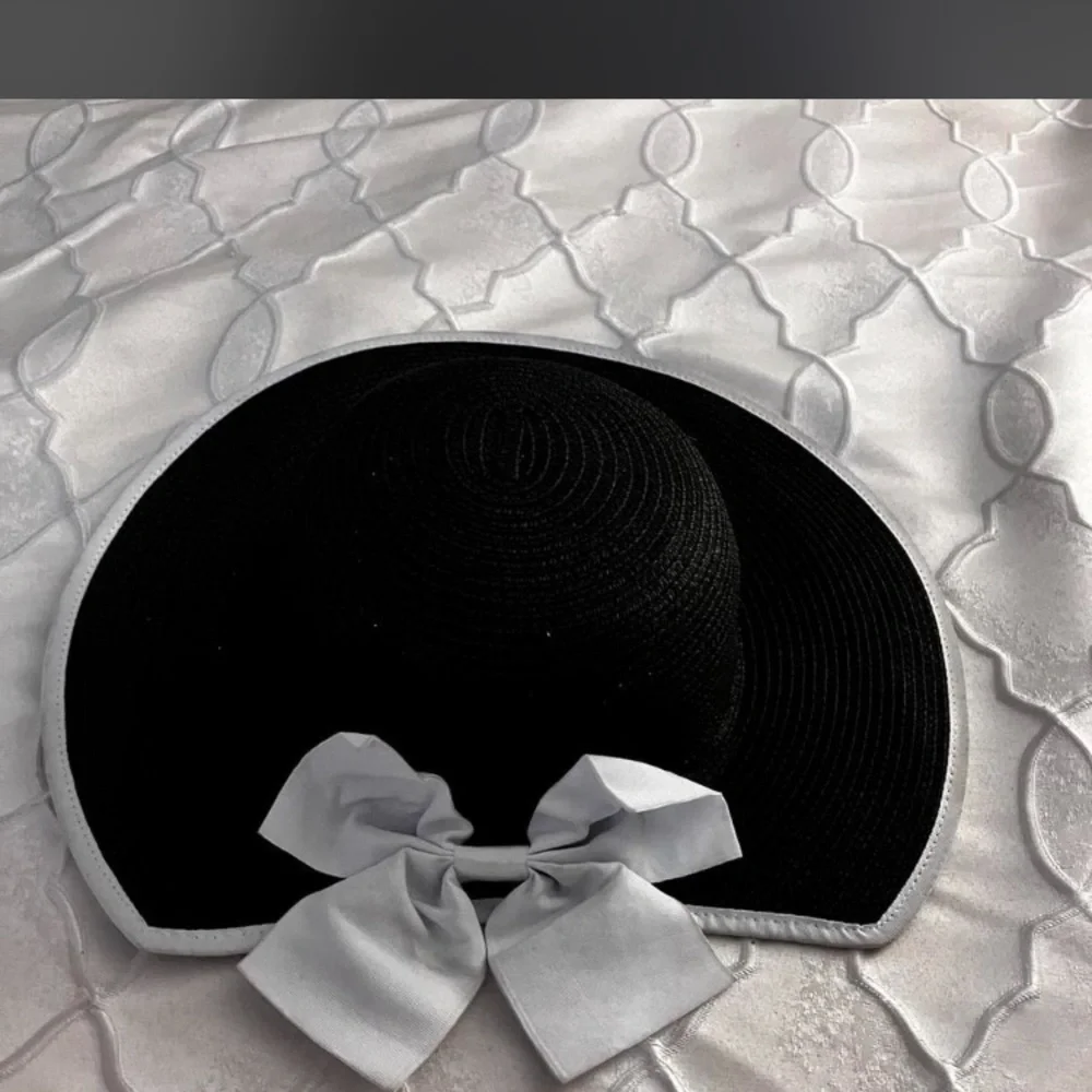 French Girl on Vaca vibes, resort summer hat, Ellen Tracy
